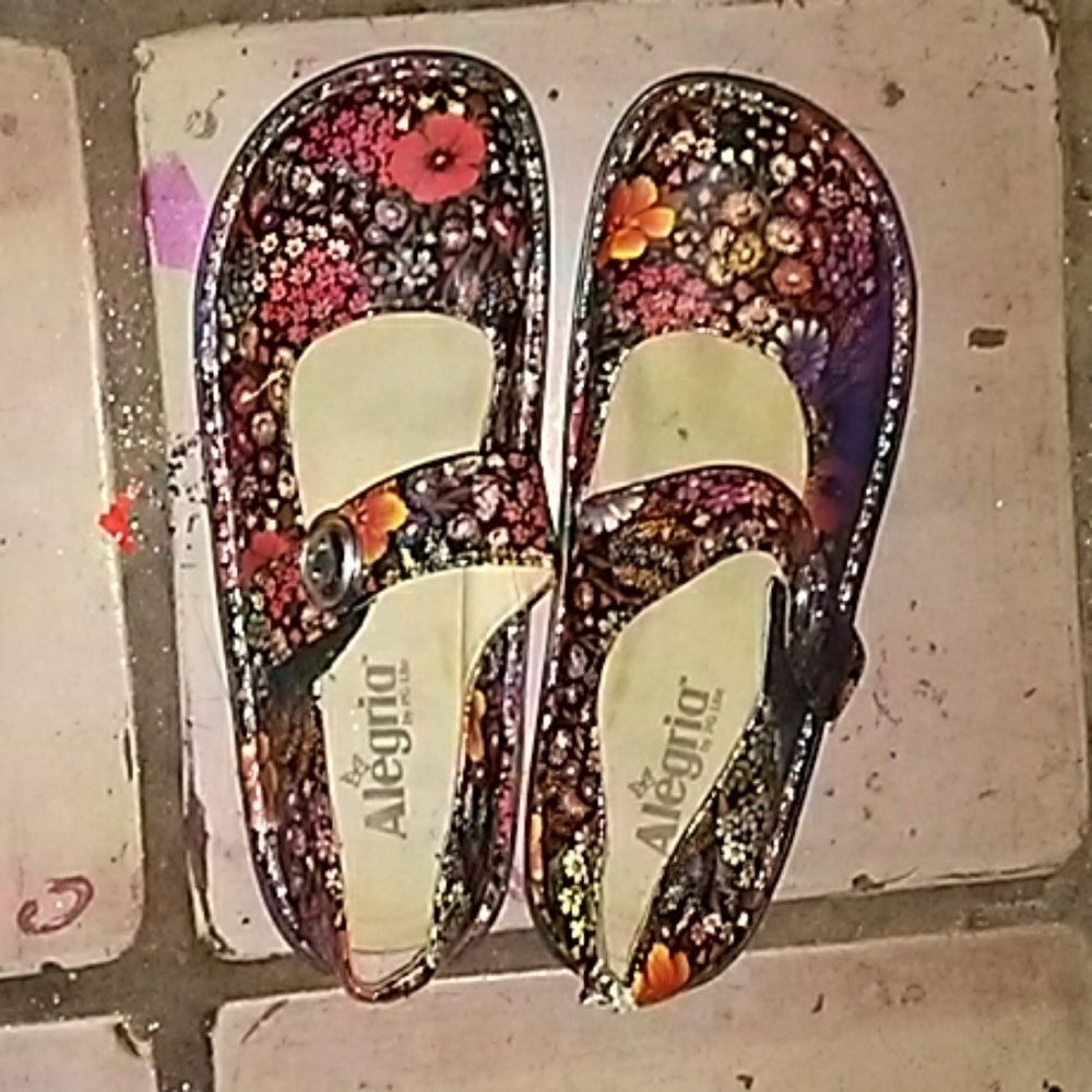 NWOT floral print one-of-a-kind nurse shoes
